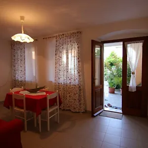 App With A Lovely Patio Mali Lošinj